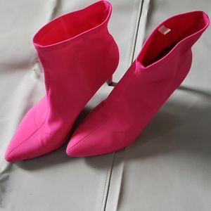 Heel bootie